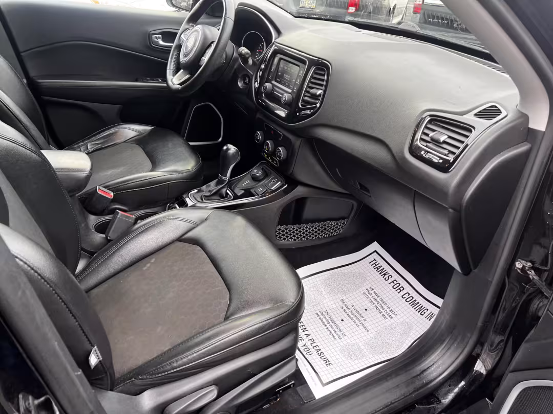 2018 Jeep Compass - 3C4NJDBB2JT320515 - Image #32