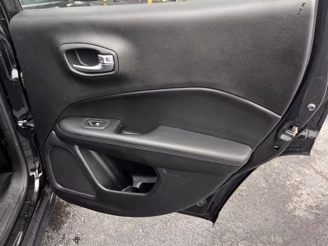 2018 Jeep Compass - 3C4NJDBB2JT320515 - Image #33