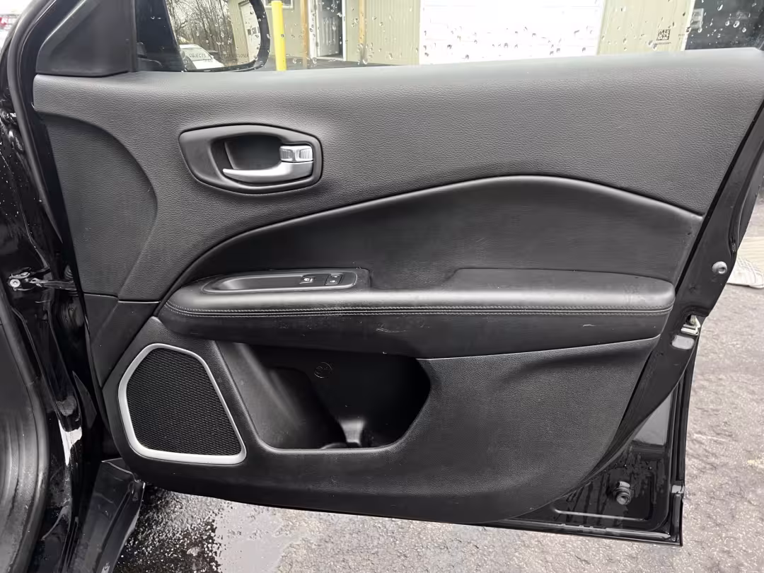 2018 Jeep Compass - 3C4NJDBB2JT320515 - Image #36