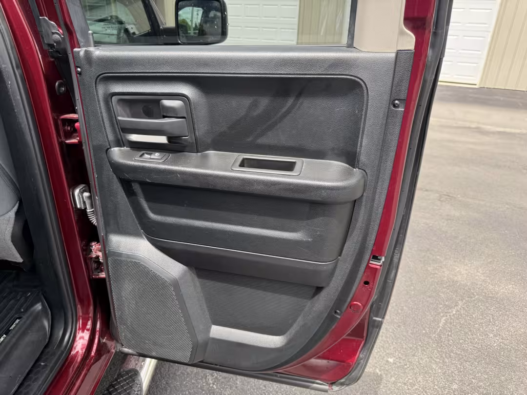 2018 Ram 1500 - 1C6RR7FT6JS200773 - Image #25