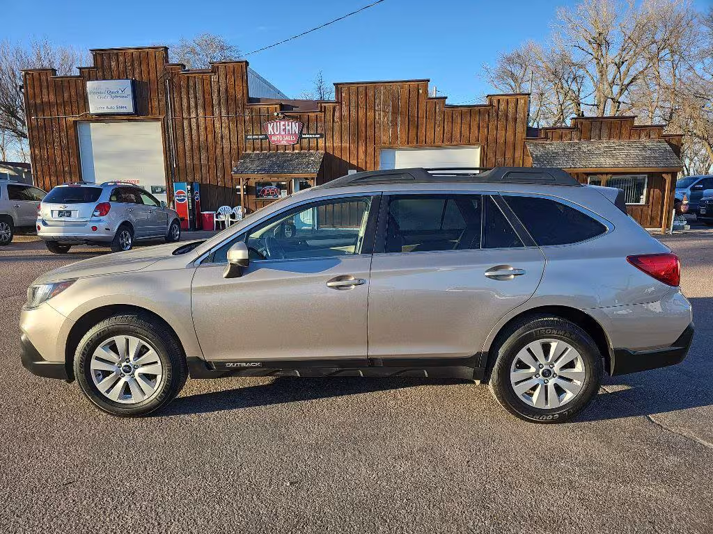 2018 Subaru Outback - 4S4BSACC4J3336406 - Image #1