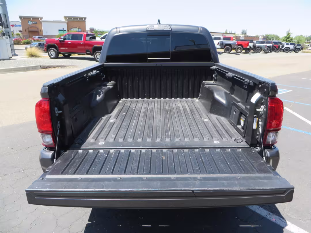 2018 Toyota Tacoma - 3TMCZ5AN1JM172725 - Image #11
