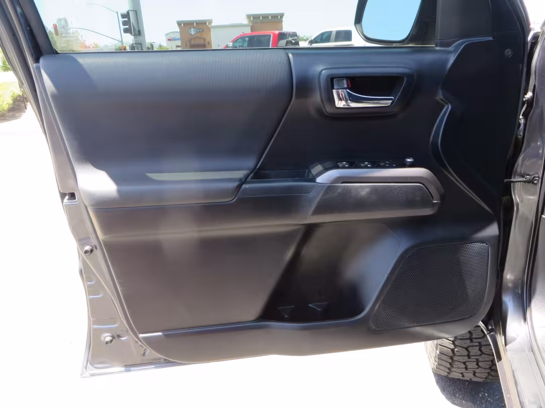 2018 Toyota Tacoma - 3TMCZ5AN1JM172725 - Image #15