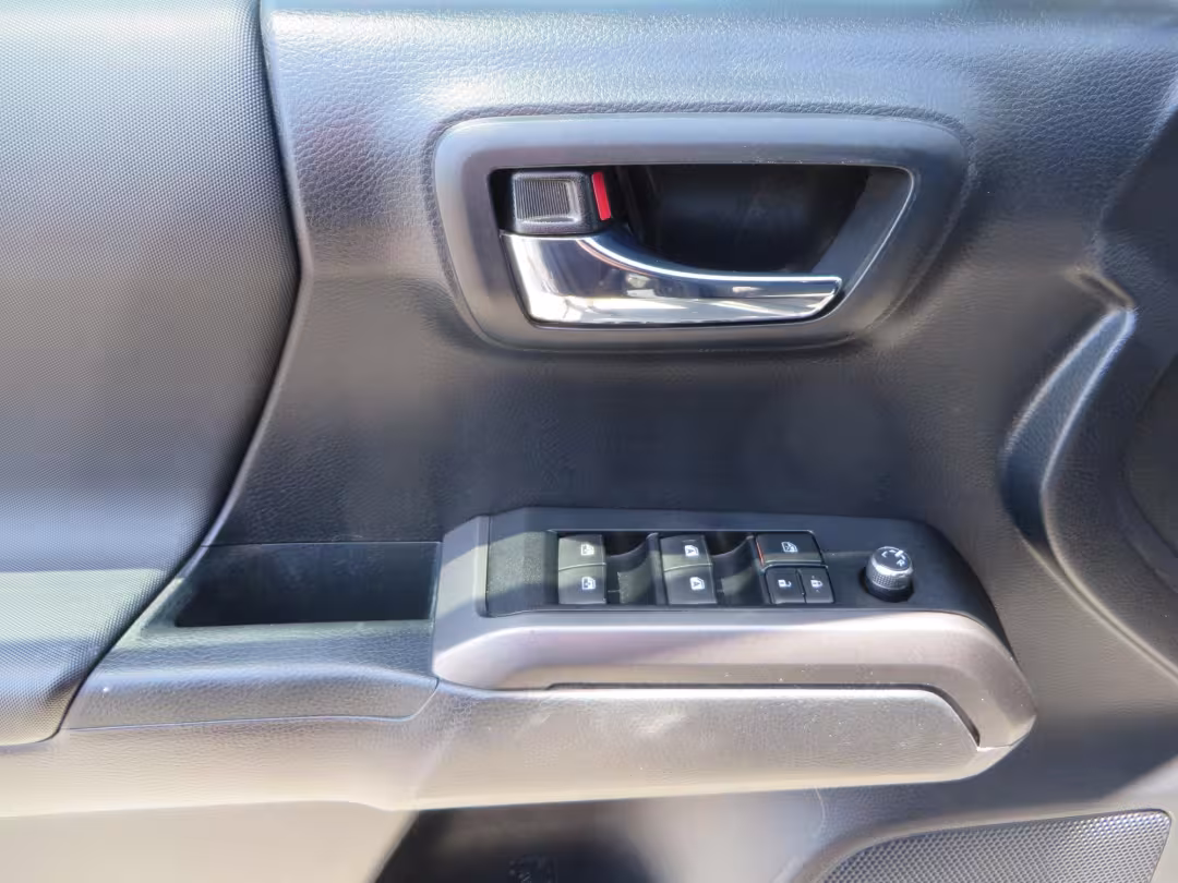 2018 Toyota Tacoma - 3TMCZ5AN1JM172725 - Image #16