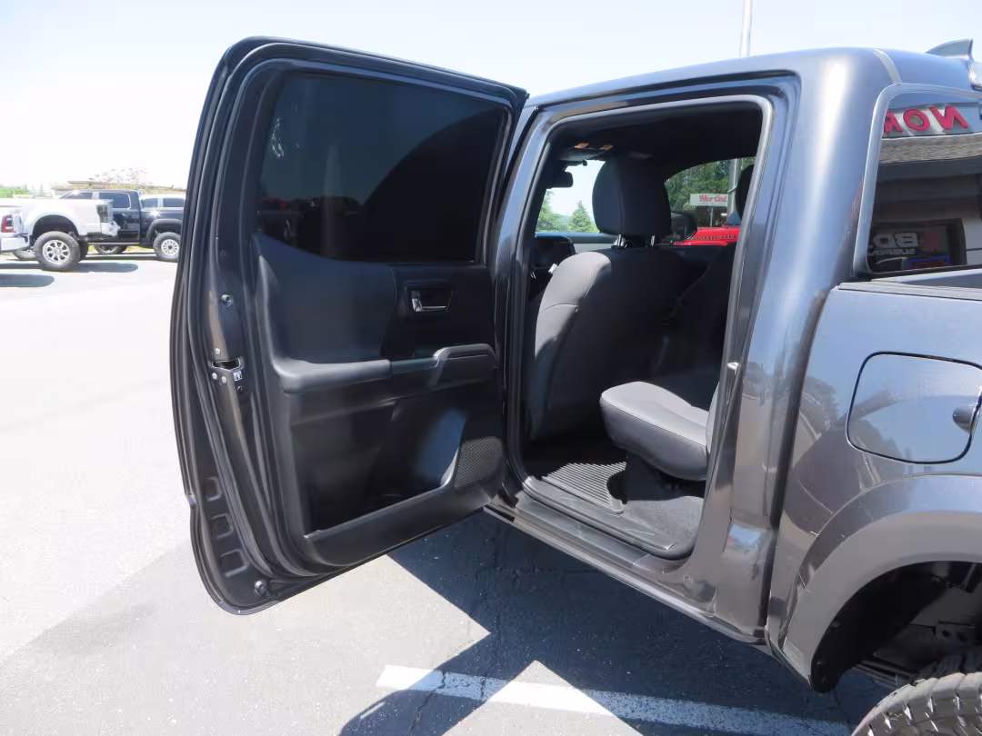 2018 Toyota Tacoma - 3TMCZ5AN1JM172725 - Image #34