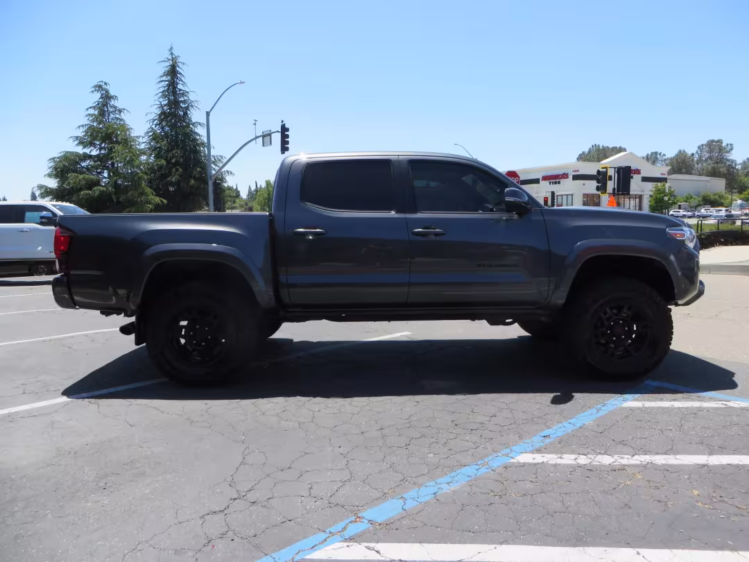 2018 Toyota Tacoma - 3TMCZ5AN1JM172725 - Image #4
