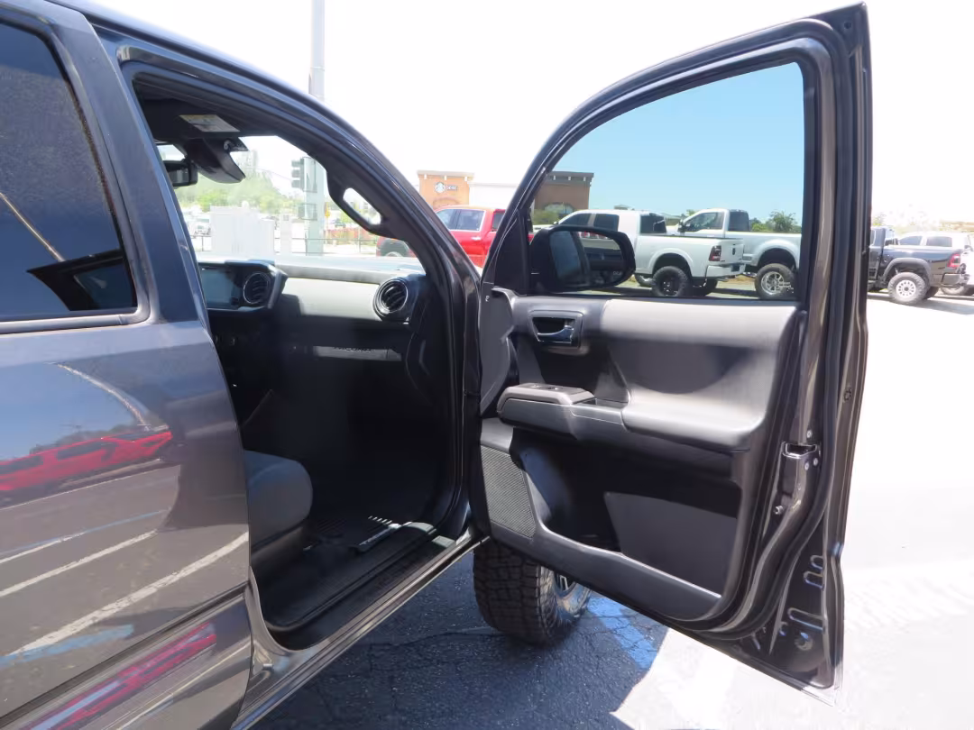 2018 Toyota Tacoma - 3TMCZ5AN1JM172725 - Image #41