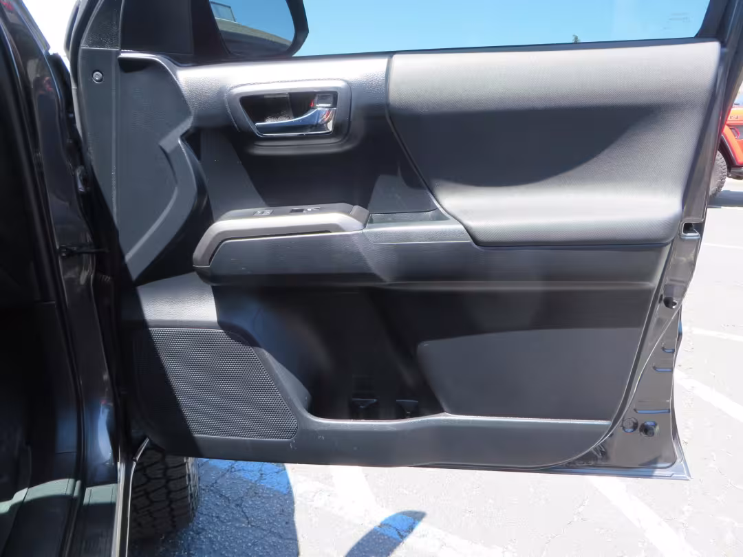 2018 Toyota Tacoma - 3TMCZ5AN1JM172725 - Image #42