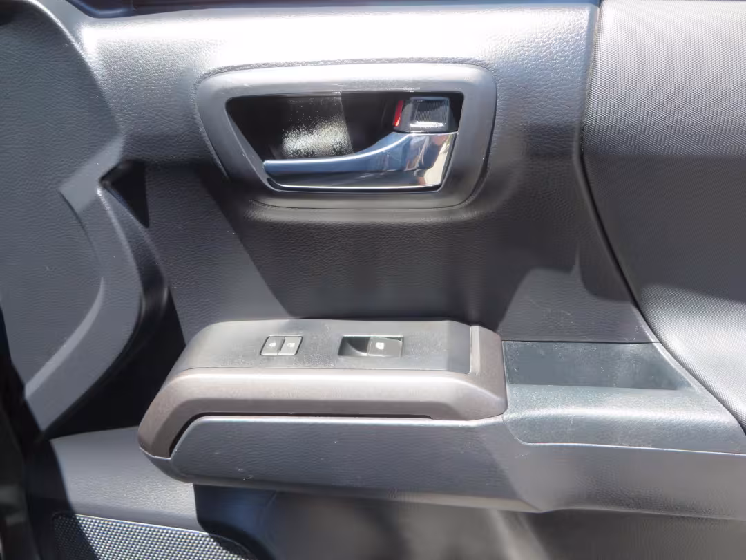 2018 Toyota Tacoma - 3TMCZ5AN1JM172725 - Image #43
