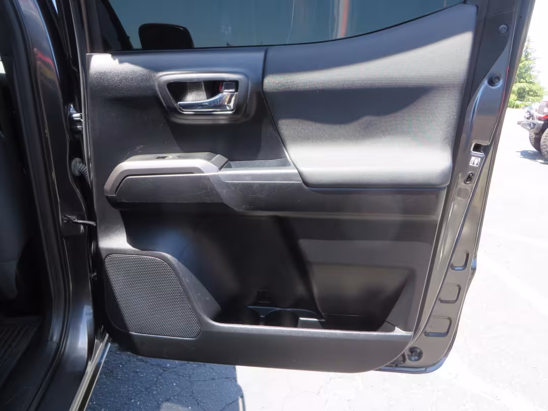 2018 Toyota Tacoma - 3TMCZ5AN1JM172725 - Image #49