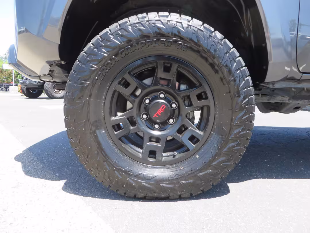 2018 Toyota Tacoma - 3TMCZ5AN1JM172725 - Image #9