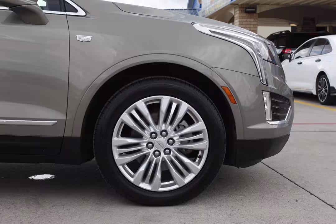 2019 Cadillac XT5 - 1GYKNERS8KZ111612 - Image #1