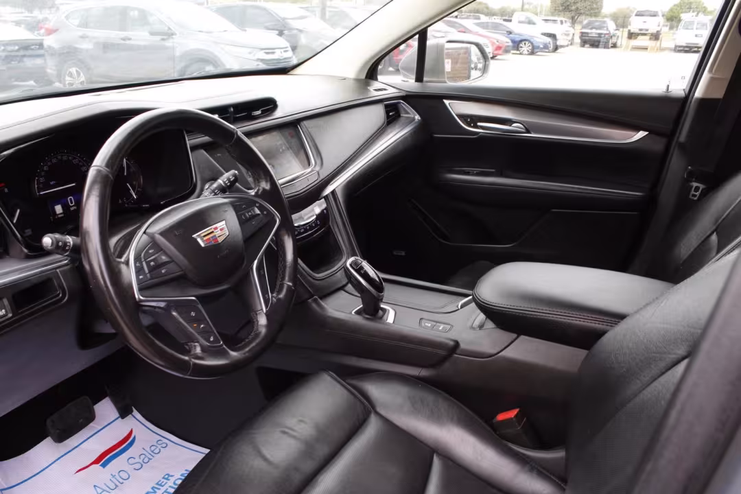 2019 Cadillac XT5 - 1GYKNERS8KZ111612 - Image #10