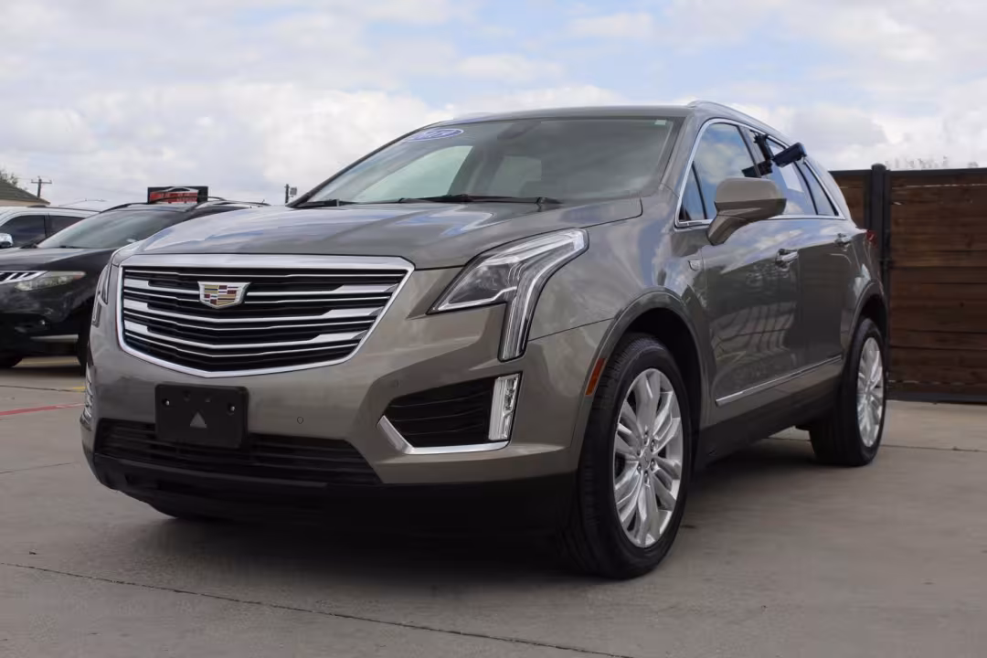2019 Cadillac XT5 - 1GYKNERS8KZ111612 - Image #2