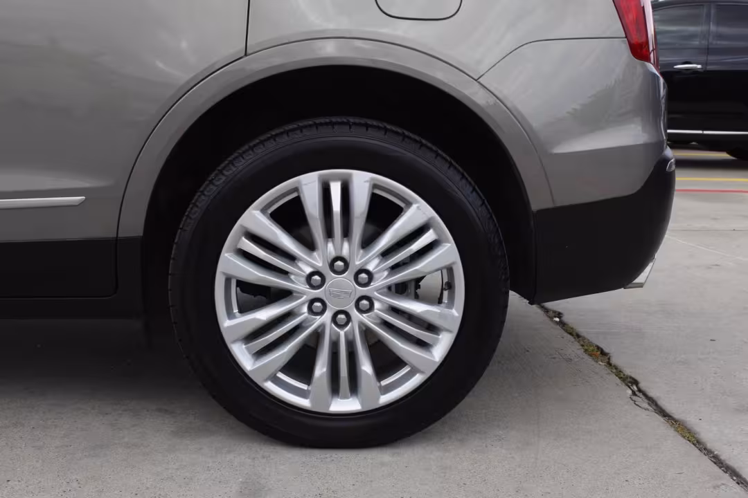 2019 Cadillac XT5 - 1GYKNERS8KZ111612 - Image #5