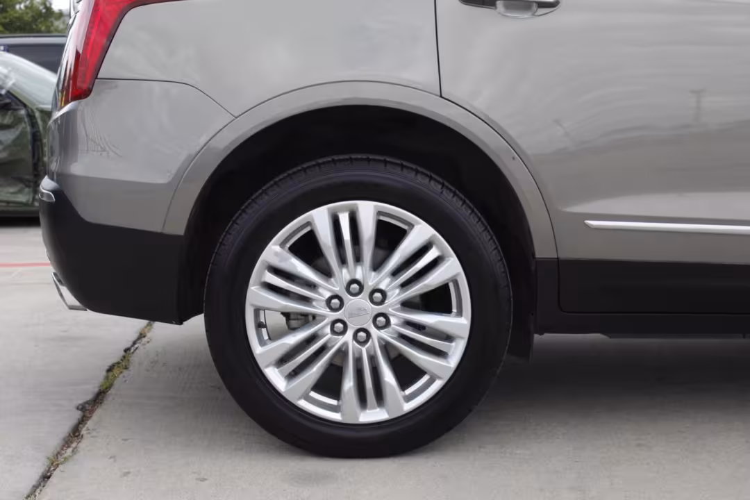 2019 Cadillac XT5 - 1GYKNERS8KZ111612 - Image #9