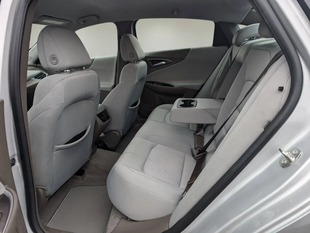 2019 Chevrolet Malibu - 1G1ZD5ST1KF104795 - Image #10