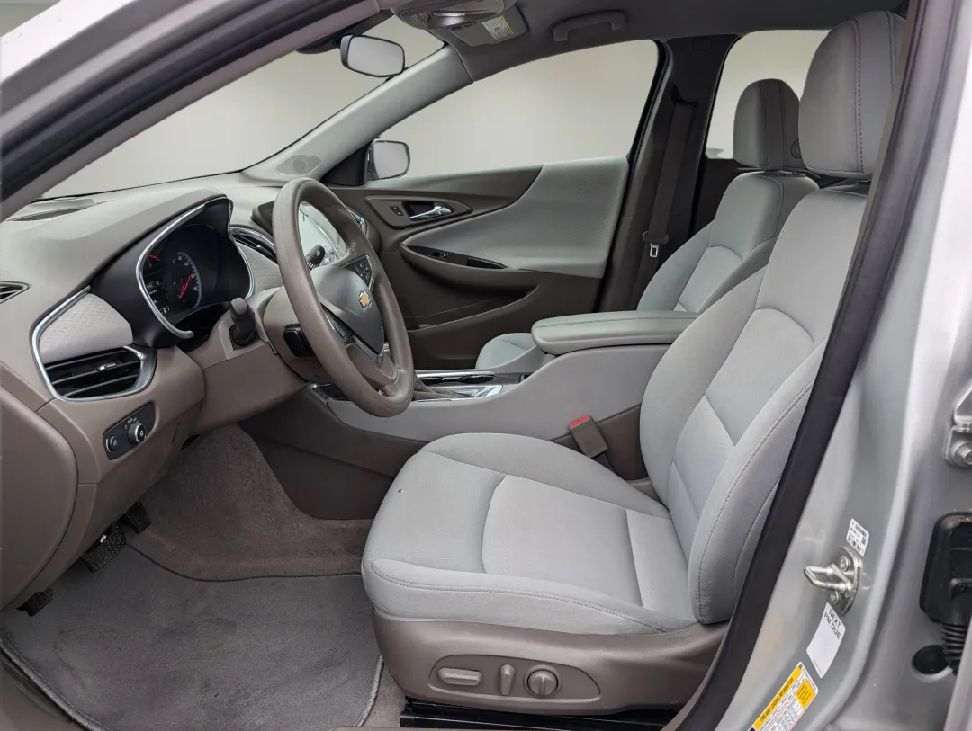 2019 Chevrolet Malibu - 1G1ZD5ST1KF104795 - Image #16