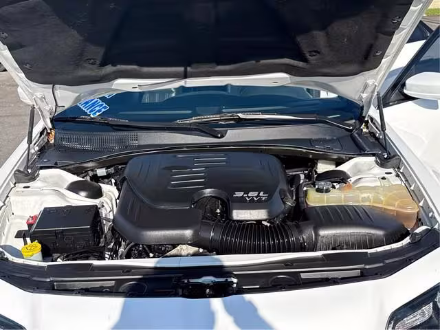 2019 Chrysler 300 - 2C3CCABG0KH654133 - Image #12