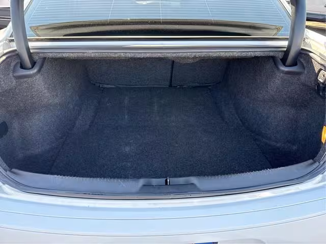 2019 Chrysler 300 - 2C3CCABG0KH654133 - Image #14