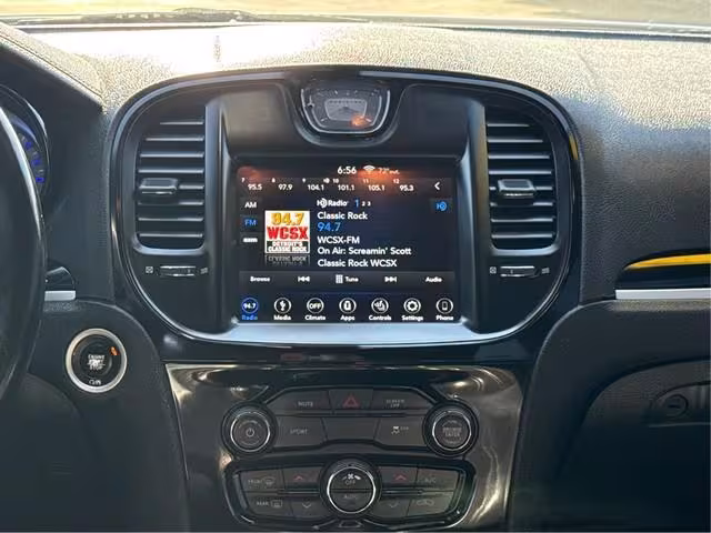 2019 Chrysler 300 - 2C3CCABG0KH654133 - Image #15
