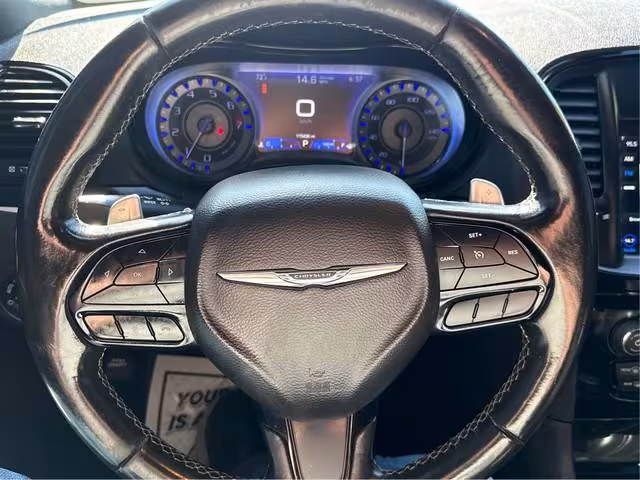2019 Chrysler 300 - 2C3CCABG0KH654133 - Image #18