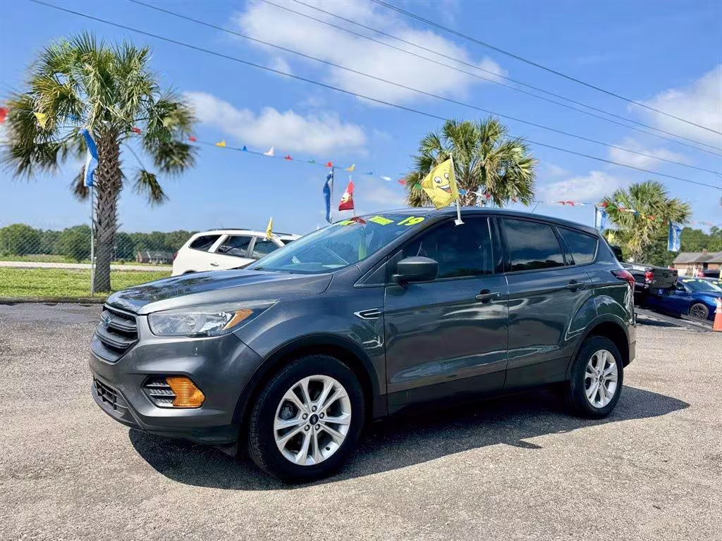 2019 Ford Escape - 1FMCU0F72KUA38438 - Image #1