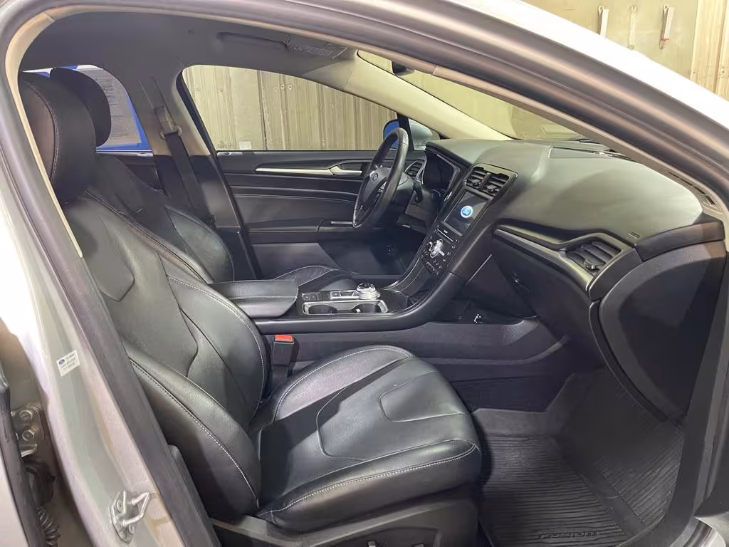 2019 Ford Fusion Energi - 3FA6P0SU4KR108989 - Image #4