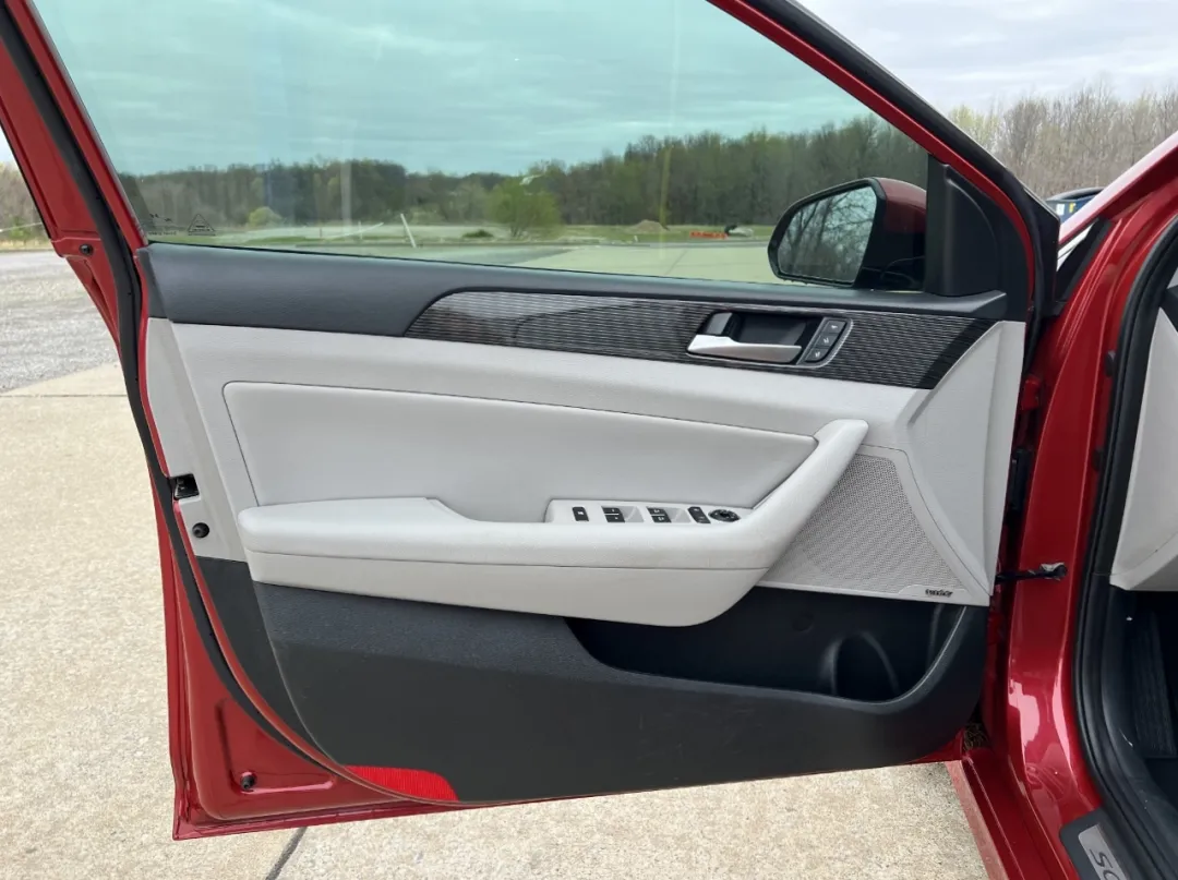 2019 Hyundai Sonata - 5NPE34AF4KH772823 - Image #15
