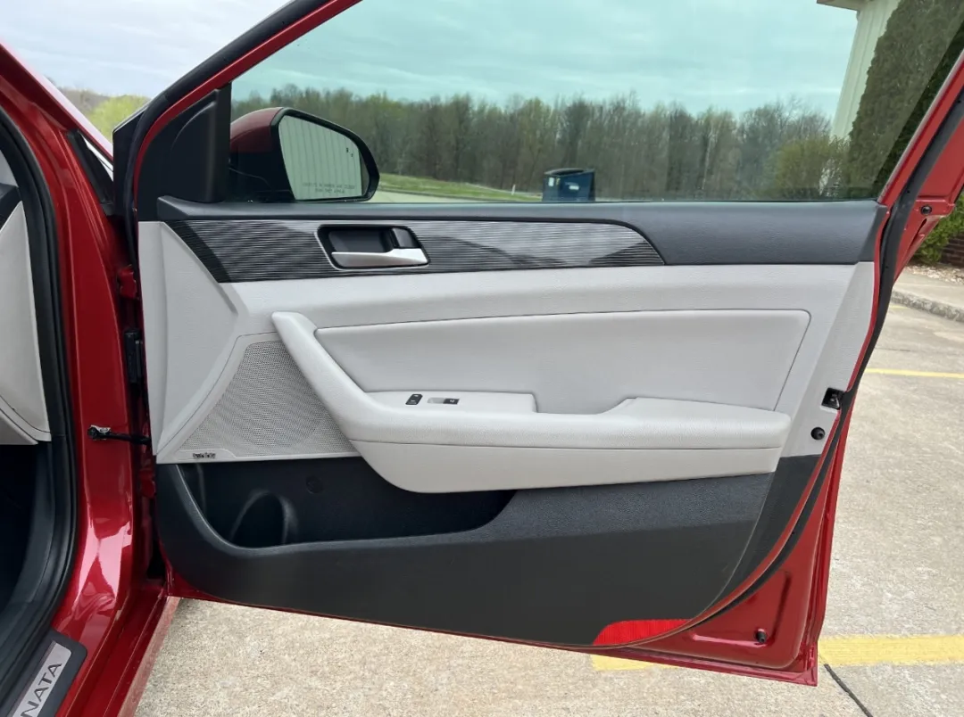 2019 Hyundai Sonata - 5NPE34AF4KH772823 - Image #17