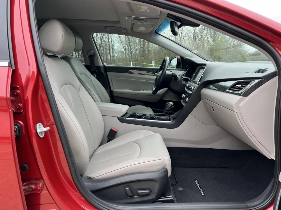 2019 Hyundai Sonata - 5NPE34AF4KH772823 - Image #18