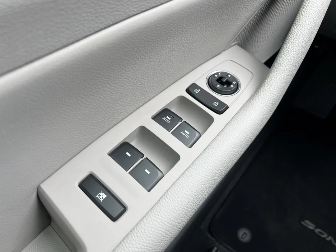 2019 Hyundai Sonata - 5NPE34AF4KH772823 - Image #30