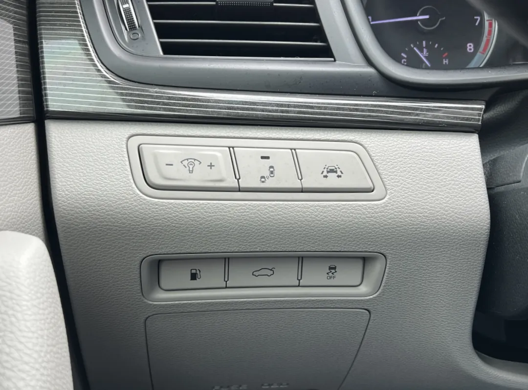 2019 Hyundai Sonata - 5NPE34AF4KH772823 - Image #32