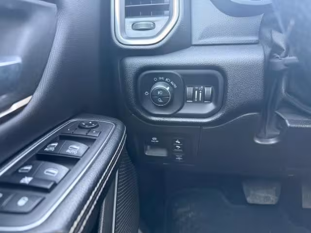 2019 Ram 1500 - 1C6SRFLT0KN821653 - Image #27