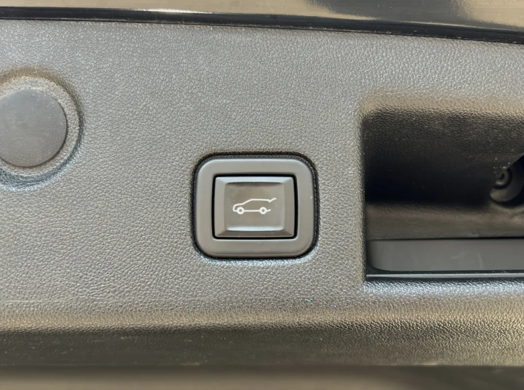 2020 Chevrolet Equinox - 2GNAXTEV6L6189021 - Image #23