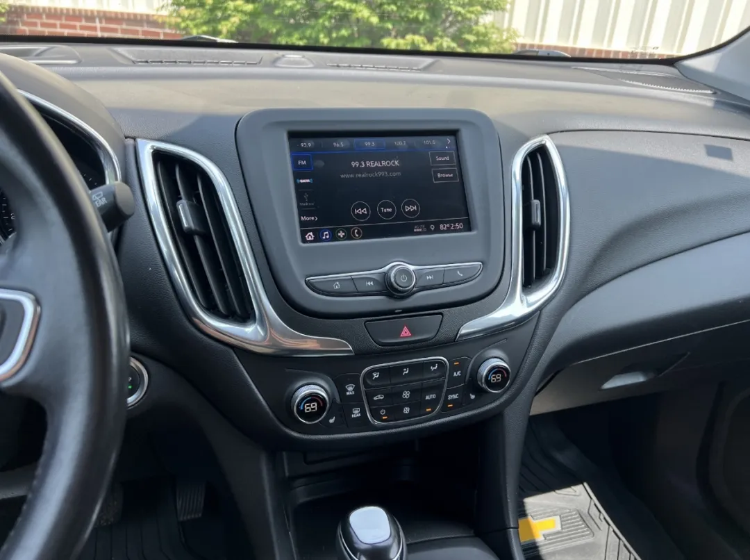 2020 Chevrolet Equinox - 2GNAXTEV6L6189021 - Image #28