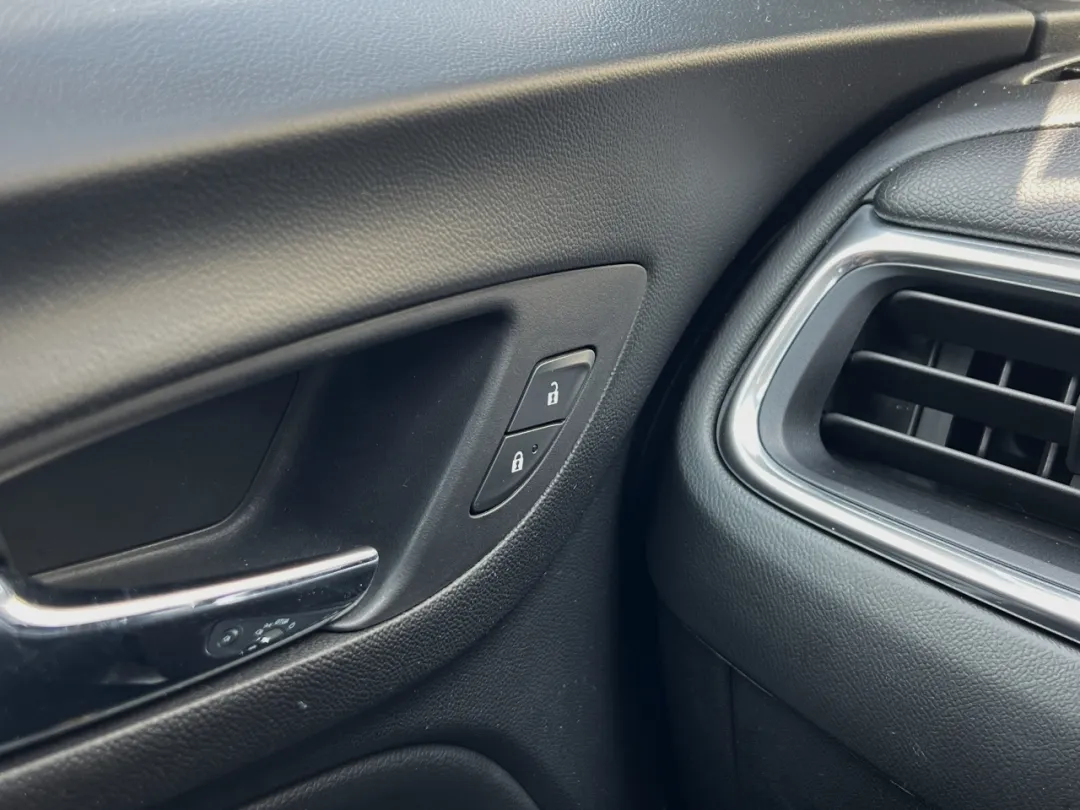 2020 Chevrolet Equinox - 2GNAXTEV6L6189021 - Image #32