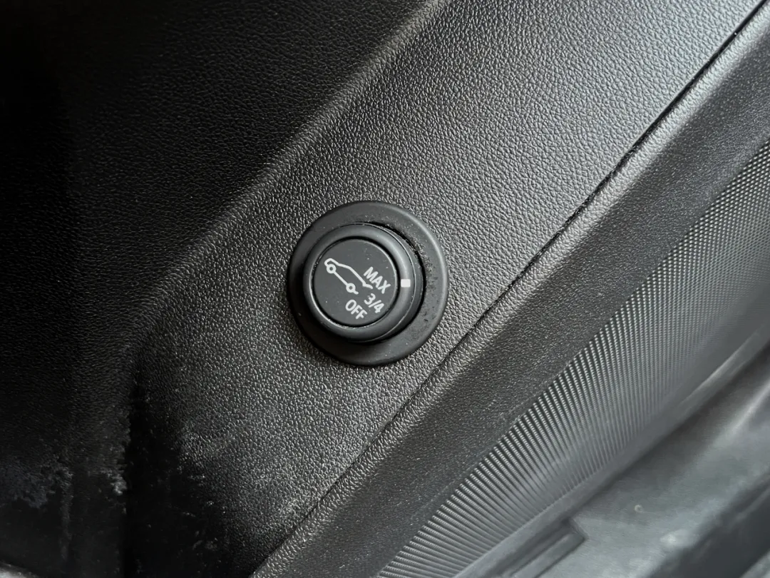 2020 Chevrolet Equinox - 2GNAXTEV6L6189021 - Image #33