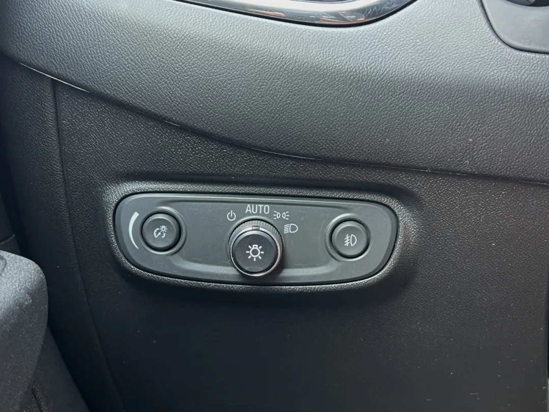 2020 Chevrolet Equinox - 2GNAXTEV6L6189021 - Image #34