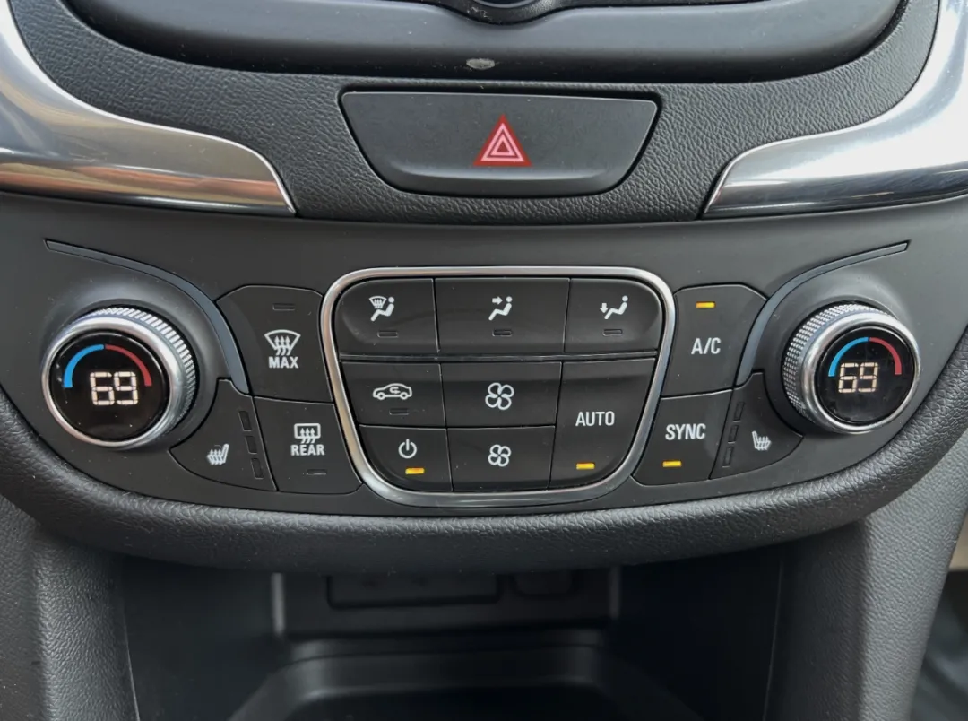 2020 Chevrolet Equinox - 2GNAXTEV6L6189021 - Image #5