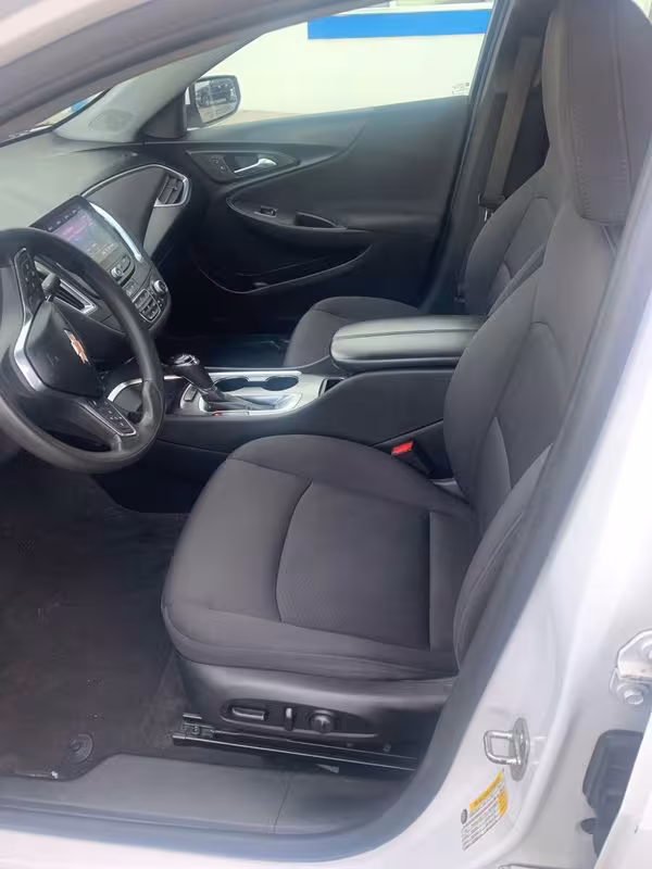 2020 Chevrolet Malibu - 1G1ZD5ST3LF058324 - Image #4
