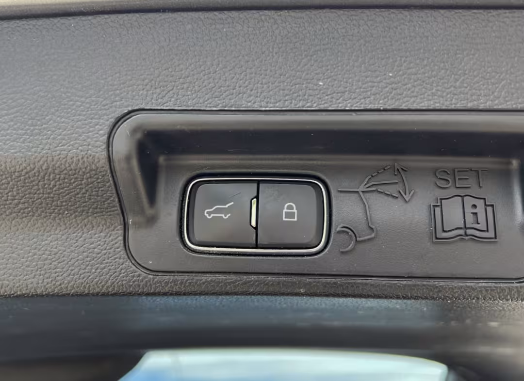 2020 Ford Explorer - 1FMSK7DHXLGA62184 - Image #22