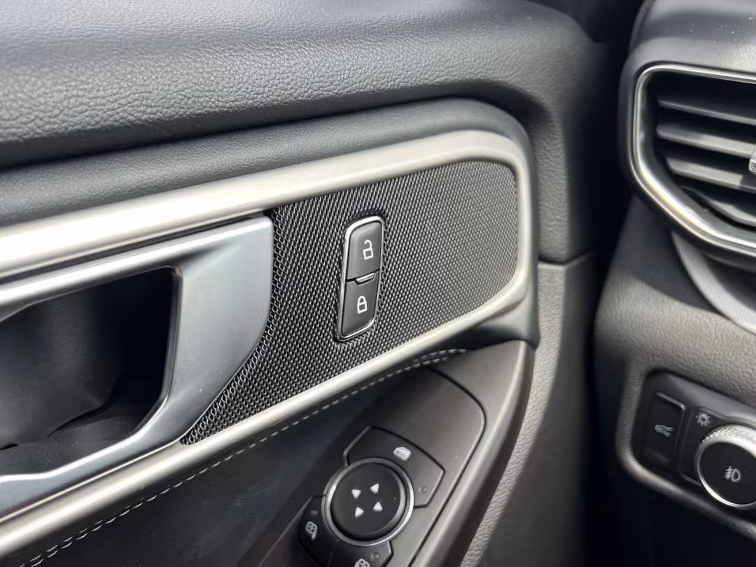 2020 Ford Explorer - 1FMSK7DHXLGA62184 - Image #32