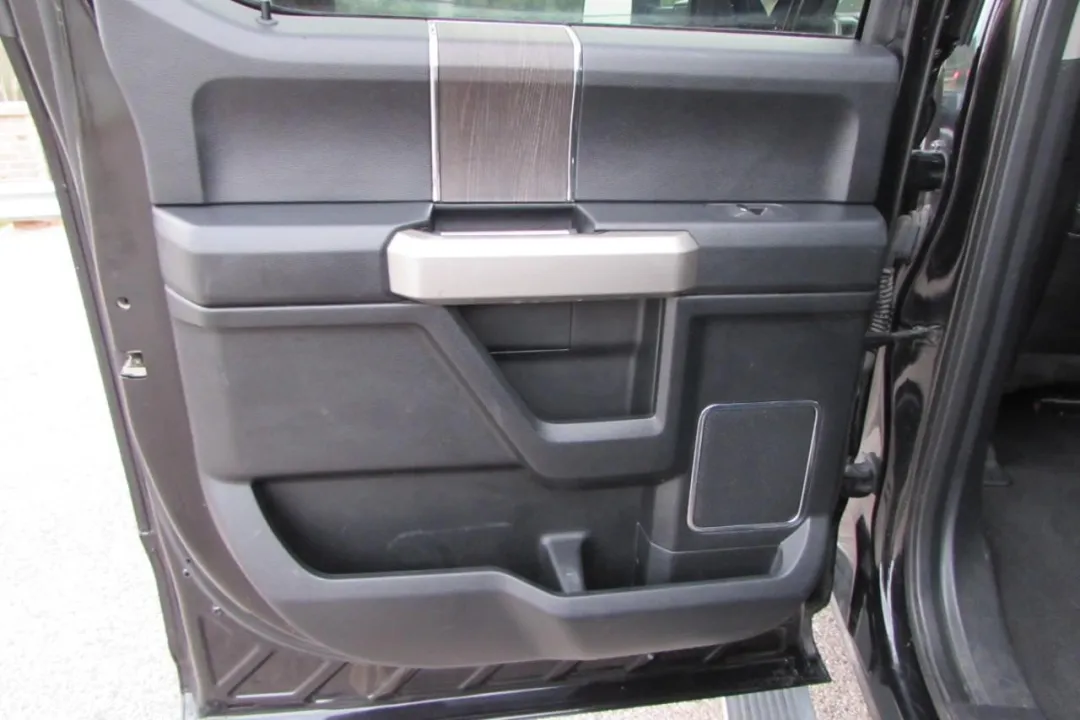 2020 Ford F-350SD - 1FT8W3BN1LEC61799 - Image #32
