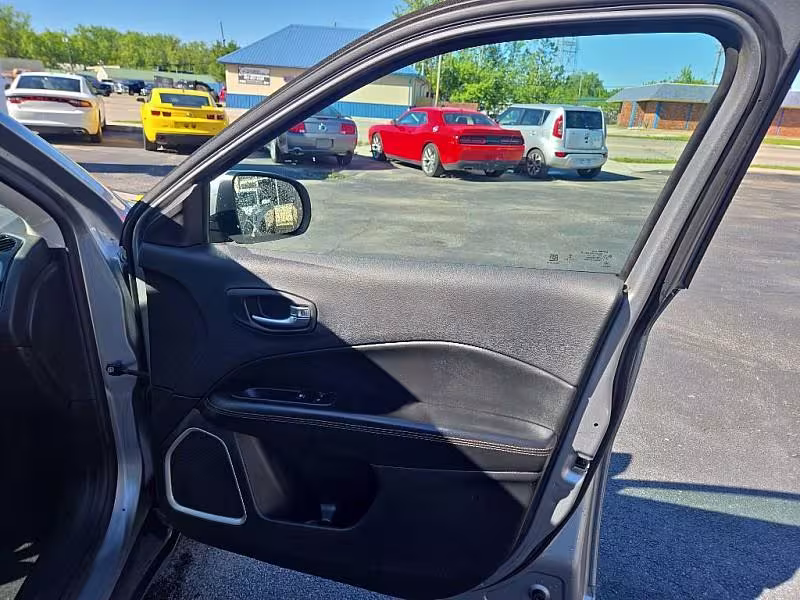 2020 Jeep Compass - 3C4NJCCB0LT128571 - Image #21
