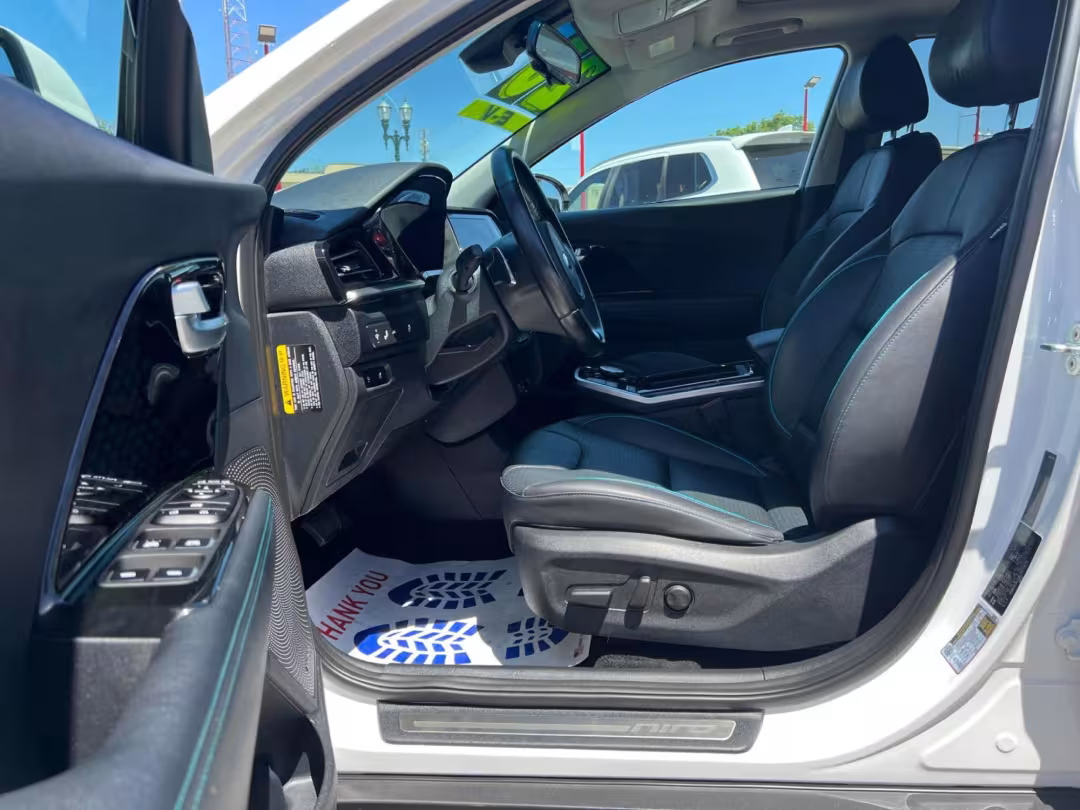 2020 Kia Niro EV - KNDCE3LG8L5071575 - Image #18