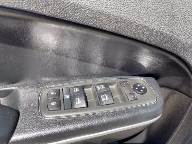2021 Chrysler 300 - 2C3CCABG0MH601175 - Image #20
