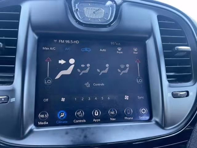 2021 Chrysler 300 - 2C3CCABG0MH601175 - Image #26