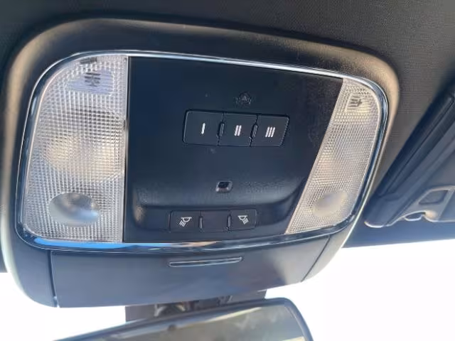 2021 Chrysler 300 - 2C3CCABG0MH601175 - Image #32