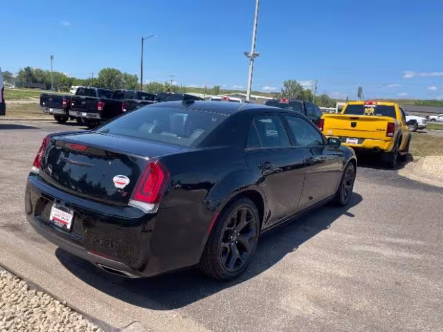 2021 Chrysler 300 - 2C3CCABG0MH601175 - Image #5